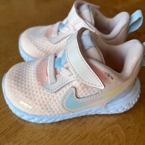 Nike Kids' Peach and Light Blue Sneakers